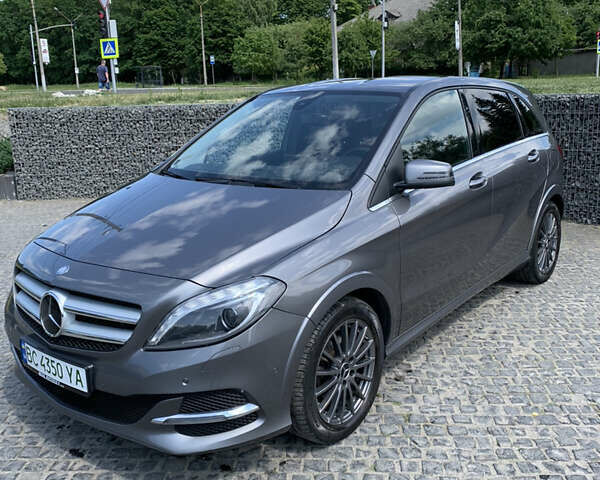 Серый Мерседес Б-класс, объемом двигателя 0 л и пробегом 112 тыс. км за 10300 $, фото 2 на Automoto.ua