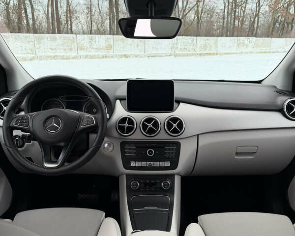 Серый Мерседес Б-класс, объемом двигателя 0 л и пробегом 92 тыс. км за 10800 $, фото 22 на Automoto.ua