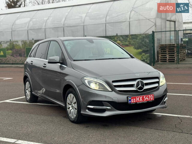 Сірий Мерседес Б-клас, об'ємом двигуна 0 л та пробігом 116 тис. км за 8999 $, фото 1 на Automoto.ua