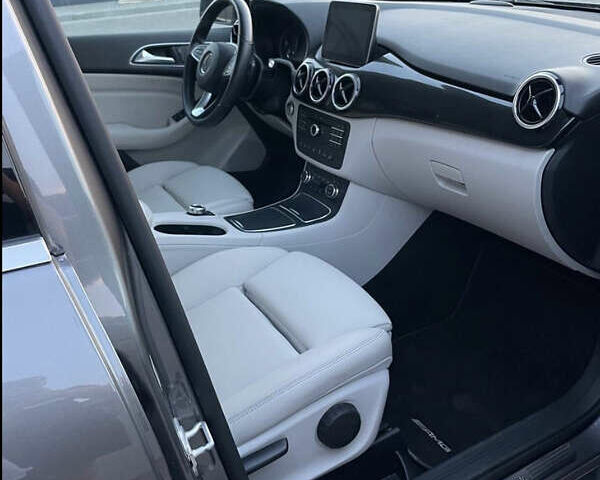 Сірий Мерседес Б-клас, об'ємом двигуна 0 л та пробігом 63 тис. км за 12000 $, фото 8 на Automoto.ua