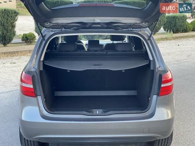 Серый Мерседес Б-класс, объемом двигателя 0 л и пробегом 147 тыс. км за 10900 $, фото 9 на Automoto.ua