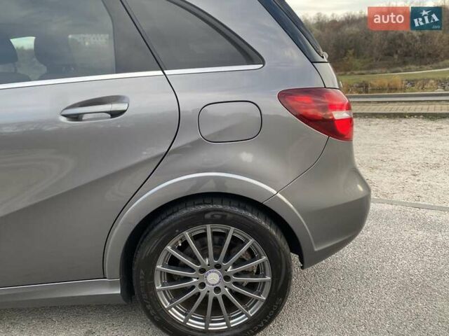 Серый Мерседес Б-класс, объемом двигателя 0 л и пробегом 147 тыс. км за 10900 $, фото 88 на Automoto.ua