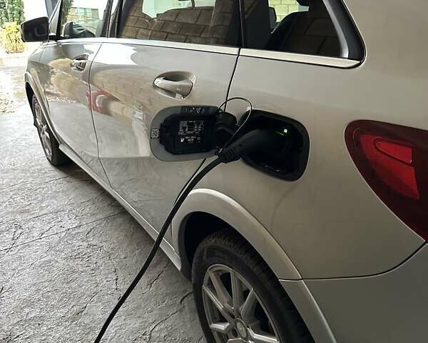 Серый Мерседес Б-класс, объемом двигателя 0 л и пробегом 72 тыс. км за 14300 $, фото 6 на Automoto.ua