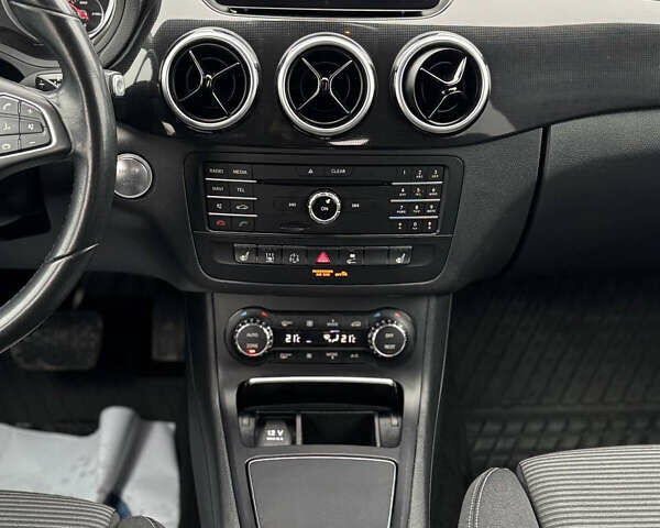 Сірий Мерседес Б-клас, об'ємом двигуна 0 л та пробігом 116 тис. км за 8999 $, фото 16 на Automoto.ua