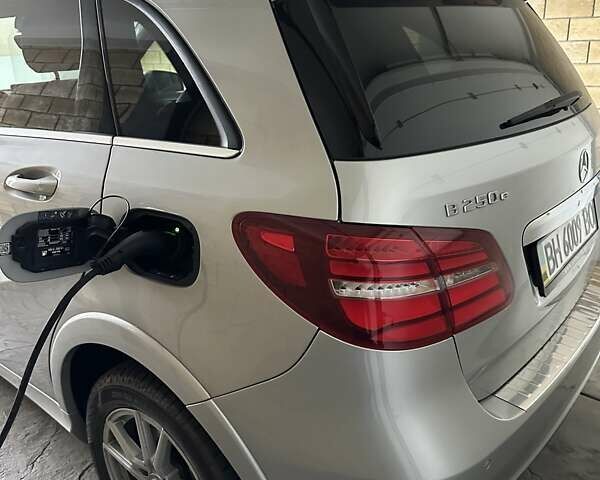 Серый Мерседес Б-класс, объемом двигателя 0 л и пробегом 72 тыс. км за 14300 $, фото 4 на Automoto.ua