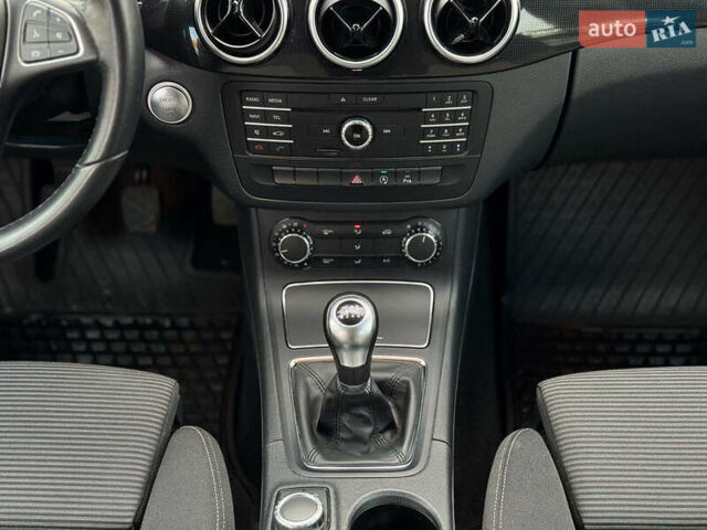 Мерседес Б-класс 2017 в Виннице на Automoto.ua Серый Мерседес Б-класс, объемом двигателя 2 л и пробегом 149 тыс. км за 14480 $, фото 40 на Automoto.ua