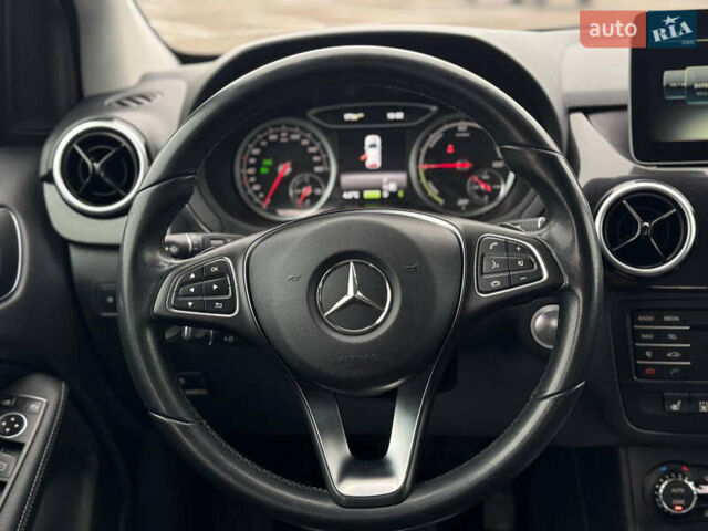 Сірий Мерседес Б-клас, об'ємом двигуна 0 л та пробігом 116 тис. км за 8999 $, фото 33 на Automoto.ua