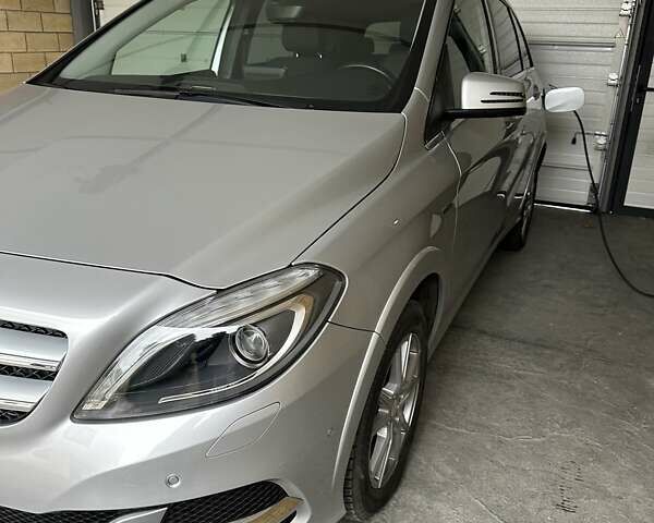 Серый Мерседес Б-класс, объемом двигателя 0 л и пробегом 72 тыс. км за 14300 $, фото 3 на Automoto.ua