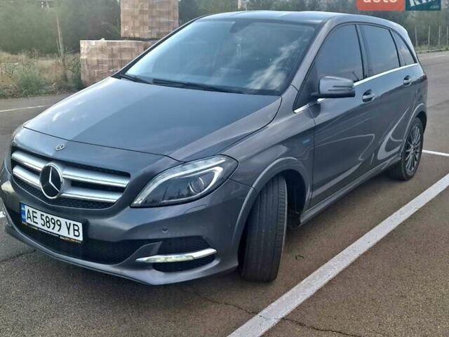 Сірий Мерседес Б-клас, об'ємом двигуна 0 л та пробігом 144 тис. км за 13200 $, фото 4 на Automoto.ua