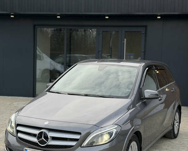 Серый Мерседес Б-класс, объемом двигателя 0 л и пробегом 140 тыс. км за 10400 $, фото 2 на Automoto.ua