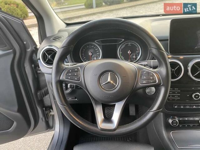 Серый Мерседес Б-класс, объемом двигателя 0 л и пробегом 147 тыс. км за 10900 $, фото 32 на Automoto.ua