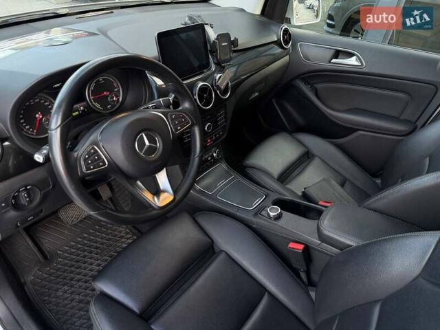 Сірий Мерседес Б-клас, об'ємом двигуна 0 л та пробігом 70 тис. км за 12600 $, фото 25 на Automoto.ua