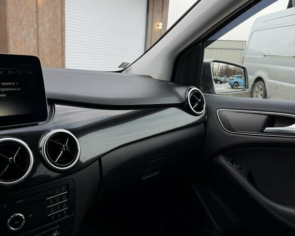 Серый Мерседес Б-класс, объемом двигателя 0 л и пробегом 140 тыс. км за 10400 $, фото 32 на Automoto.ua