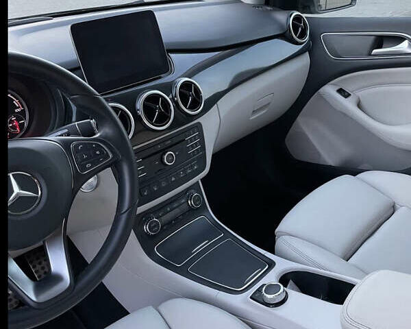 Сірий Мерседес Б-клас, об'ємом двигуна 0 л та пробігом 63 тис. км за 12000 $, фото 10 на Automoto.ua