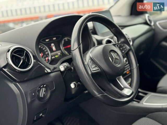 Сірий Мерседес Б-клас, об'ємом двигуна 0 л та пробігом 116 тис. км за 8999 $, фото 25 на Automoto.ua