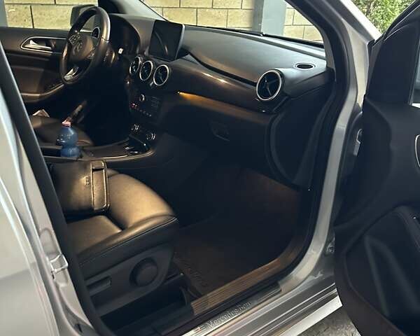 Серый Мерседес Б-класс, объемом двигателя 0 л и пробегом 72 тыс. км за 14300 $, фото 8 на Automoto.ua