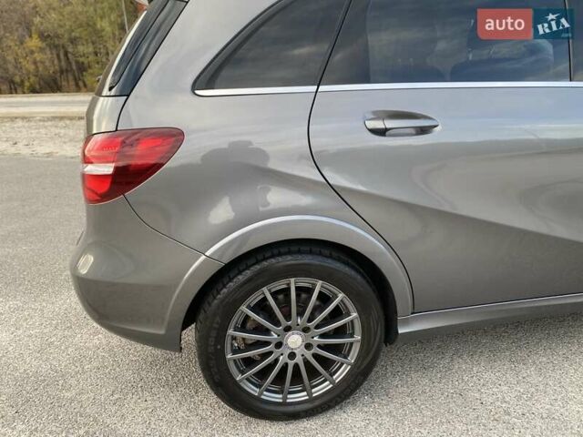 Серый Мерседес Б-класс, объемом двигателя 0 л и пробегом 147 тыс. км за 10900 $, фото 76 на Automoto.ua