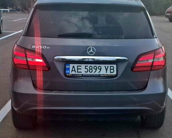 Сірий Мерседес Б-клас, об'ємом двигуна 0 л та пробігом 144 тис. км за 13200 $, фото 2 на Automoto.ua