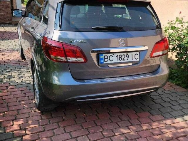 Сірий Мерседес Б-клас, об'ємом двигуна 0 л та пробігом 61 тис. км за 11500 $, фото 1 на Automoto.ua