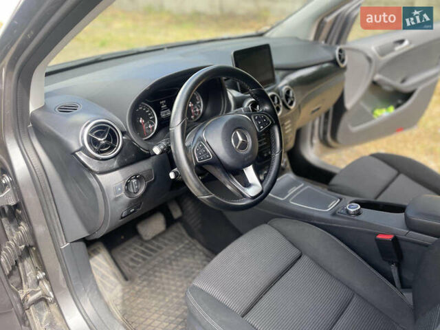 Серый Мерседес Б-класс, объемом двигателя 0 л и пробегом 65 тыс. км за 9300 $, фото 7 на Automoto.ua
