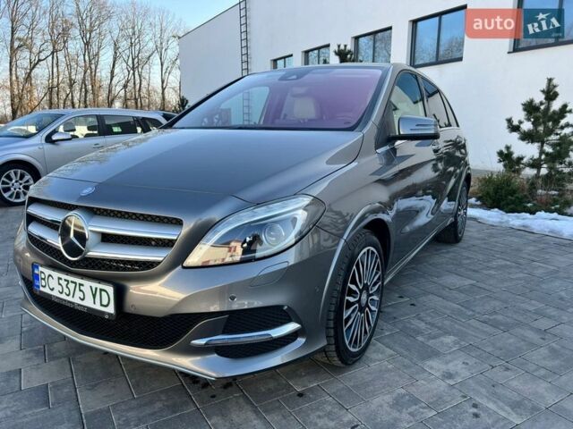 Сірий Мерседес Б-клас, об'ємом двигуна 0 л та пробігом 92 тис. км за 10800 $, фото 1 на Automoto.ua