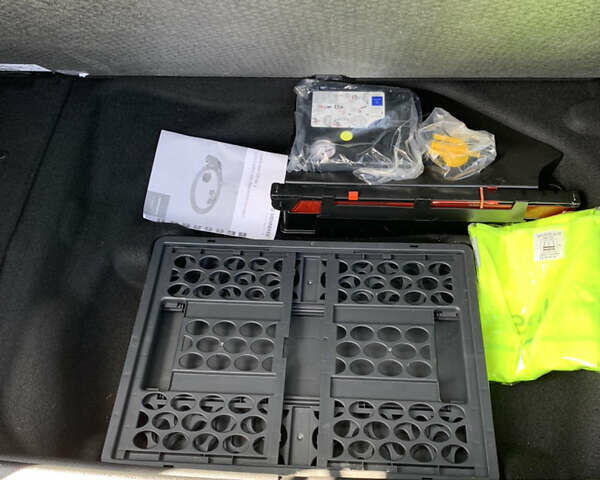 Серый Мерседес Б-класс, объемом двигателя 0 л и пробегом 112 тыс. км за 10300 $, фото 18 на Automoto.ua