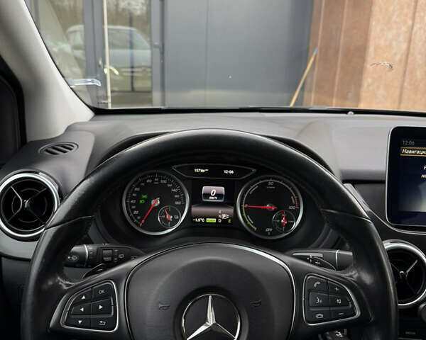 Серый Мерседес Б-класс, объемом двигателя 0 л и пробегом 140 тыс. км за 10400 $, фото 30 на Automoto.ua