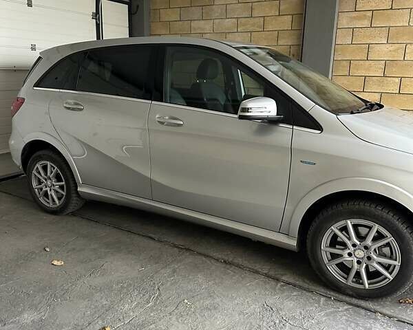 Серый Мерседес Б-класс, объемом двигателя 0 л и пробегом 72 тыс. км за 14300 $, фото 2 на Automoto.ua