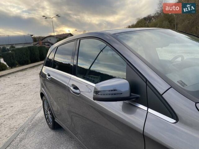 Серый Мерседес Б-класс, объемом двигателя 0 л и пробегом 147 тыс. км за 10900 $, фото 81 на Automoto.ua