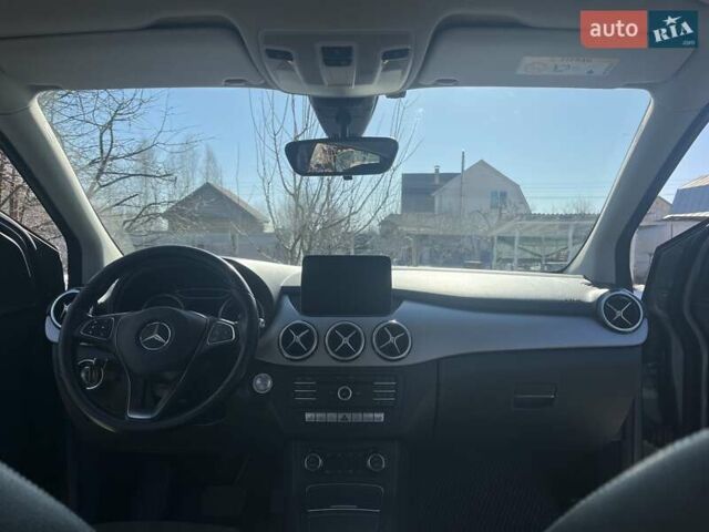 Сірий Мерседес Б-клас, об'ємом двигуна 0 л та пробігом 138 тис. км за 11000 $, фото 16 на Automoto.ua