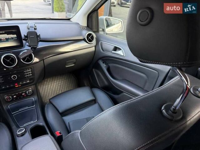 Сірий Мерседес Б-клас, об'ємом двигуна 0 л та пробігом 70 тис. км за 12600 $, фото 50 на Automoto.ua