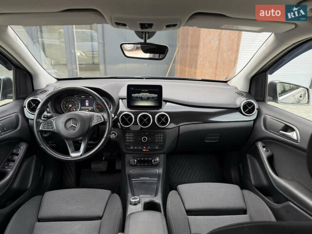 Серый Мерседес Б-класс, объемом двигателя 0 л и пробегом 140 тыс. км за 10400 $, фото 26 на Automoto.ua