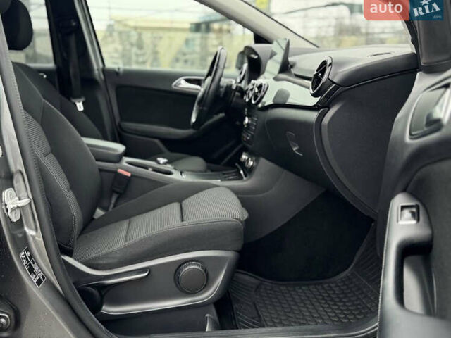 Сірий Мерседес Б-клас, об'ємом двигуна 0 л та пробігом 116 тис. км за 8999 $, фото 6 на Automoto.ua