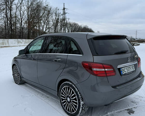 Серый Мерседес Б-класс, объемом двигателя 0 л и пробегом 92 тыс. км за 10800 $, фото 2 на Automoto.ua