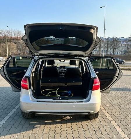 Серый Мерседес Б-класс, объемом двигателя 0 л и пробегом 98 тыс. км за 9900 $, фото 50 на Automoto.ua