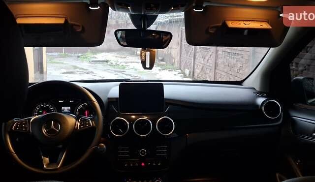 Сірий Мерседес Б-клас, об'ємом двигуна 0 л та пробігом 144 тис. км за 13200 $, фото 6 на Automoto.ua