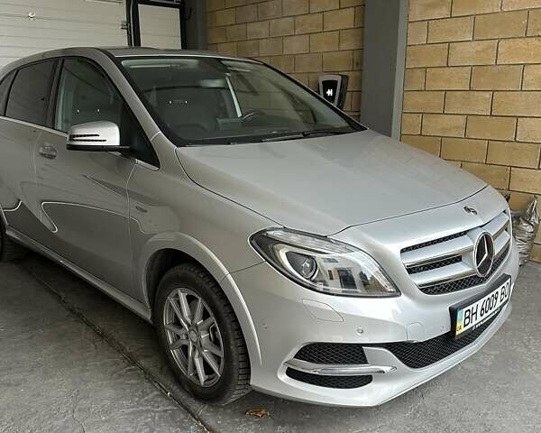 Серый Мерседес Б-класс, объемом двигателя 0 л и пробегом 72 тыс. км за 14300 $, фото 1 на Automoto.ua