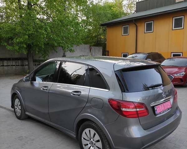 Серый Мерседес Б-класс, объемом двигателя 0 л и пробегом 126 тыс. км за 10200 $, фото 4 на Automoto.ua