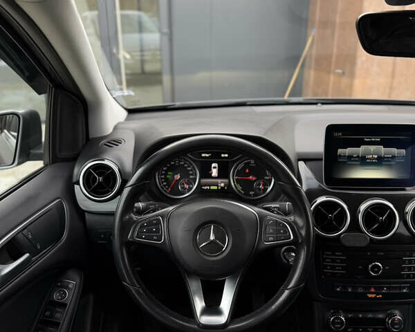 Серый Мерседес Б-класс, объемом двигателя 0 л и пробегом 140 тыс. км за 10400 $, фото 23 на Automoto.ua