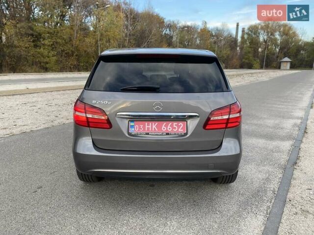Серый Мерседес Б-класс, объемом двигателя 0 л и пробегом 147 тыс. км за 10900 $, фото 4 на Automoto.ua