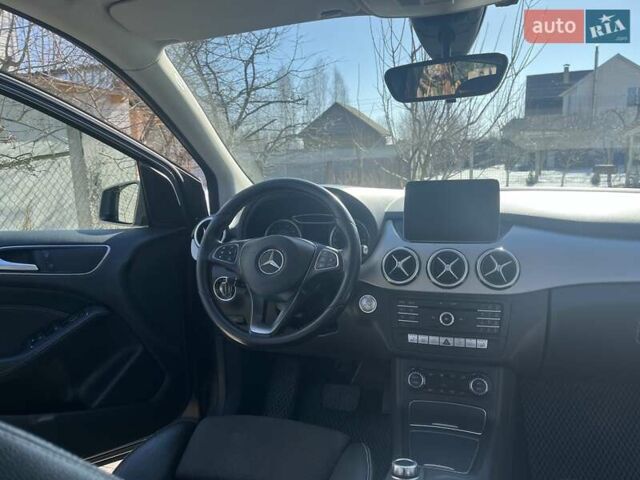 Сірий Мерседес Б-клас, об'ємом двигуна 0 л та пробігом 138 тис. км за 11000 $, фото 15 на Automoto.ua