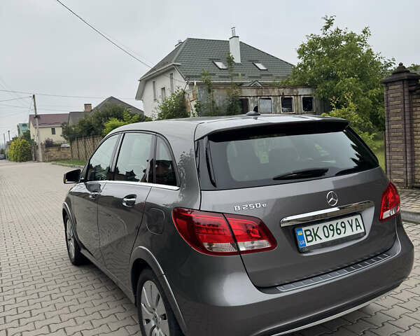 Сірий Мерседес Б-клас, об'ємом двигуна 0 л та пробігом 82 тис. км за 12800 $, фото 9 на Automoto.ua