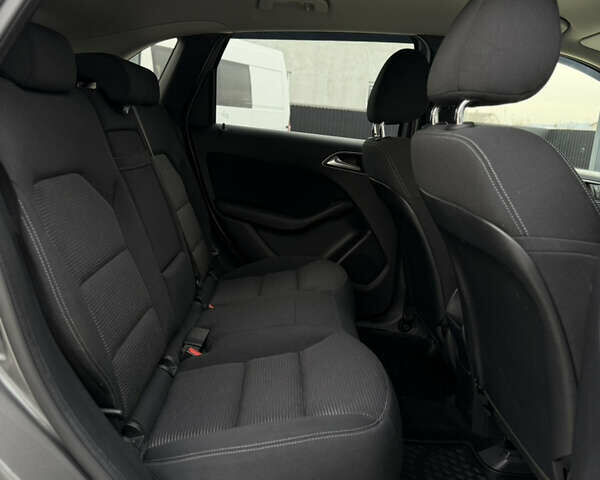 Серый Мерседес Б-класс, объемом двигателя 0 л и пробегом 140 тыс. км за 10400 $, фото 39 на Automoto.ua