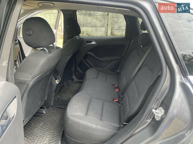 Серый Мерседес Б-класс, объемом двигателя 0 л и пробегом 65 тыс. км за 9300 $, фото 4 на Automoto.ua