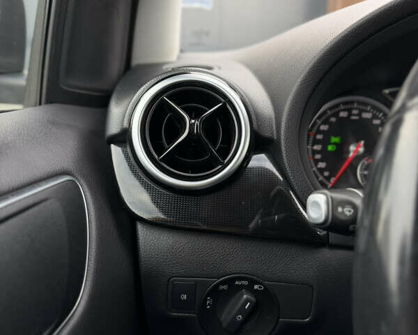 Серый Мерседес Б-класс, объемом двигателя 0 л и пробегом 140 тыс. км за 10400 $, фото 33 на Automoto.ua