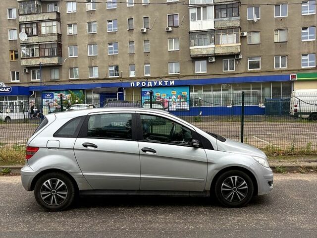 Серый Мерседес Б-класс, объемом двигателя 1.5 л и пробегом 276 тыс. км за 1400 $, фото 1 на Automoto.ua