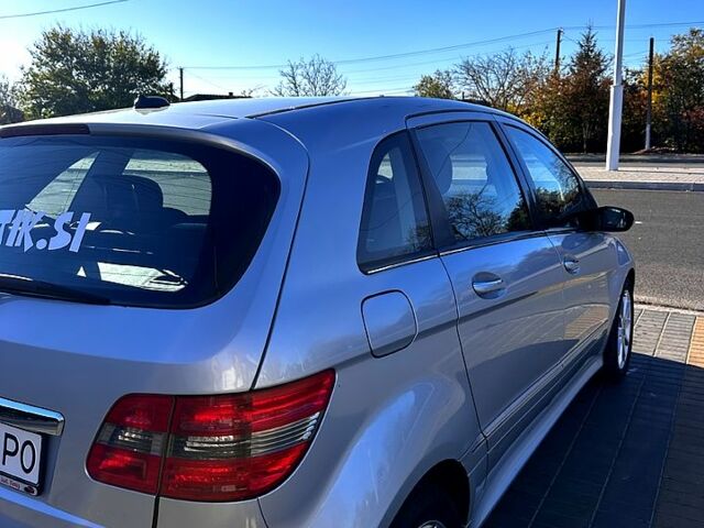 Сірий Мерседес Б-клас, об'ємом двигуна 2 л та пробігом 0 тис. км за 5500 $, фото 1 на Automoto.ua