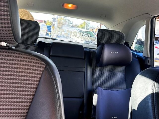 Сірий Мерседес Б-клас, об'ємом двигуна 2 л та пробігом 0 тис. км за 5500 $, фото 4 на Automoto.ua