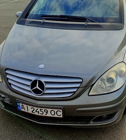 Серый Мерседес Б-класс, объемом двигателя 2 л и пробегом 325 тыс. км за 5000 $, фото 1 на Automoto.ua