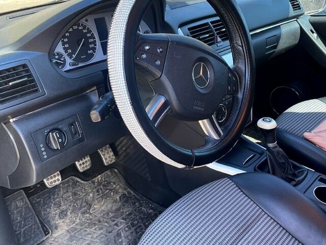 Сірий Мерседес Б-клас, об'ємом двигуна 1.5 л та пробігом 230 тис. км за 7000 $, фото 5 на Automoto.ua